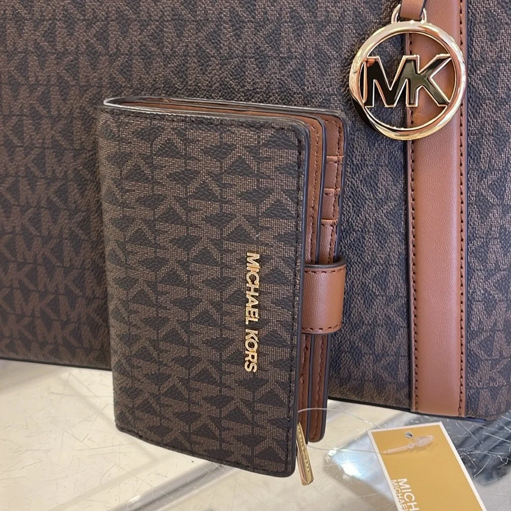 MICHAEL KORS Medium Signature Logo Wallet Brown NWT
